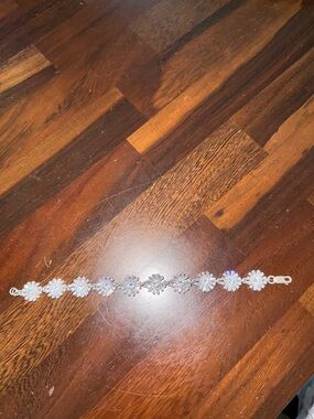 Crystal Flower Bracelet - Clear Iridescent